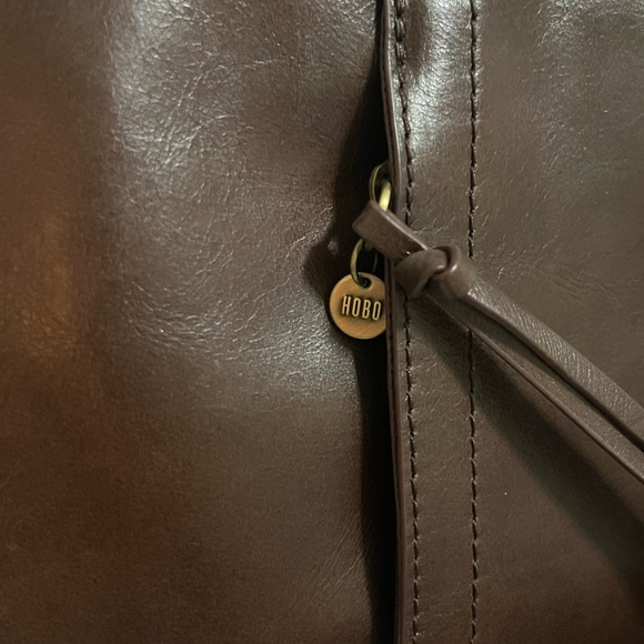 HOBO International– Beckon Leather Shoulder Bag Expresso - Dark brown - Picture 4 of 16
